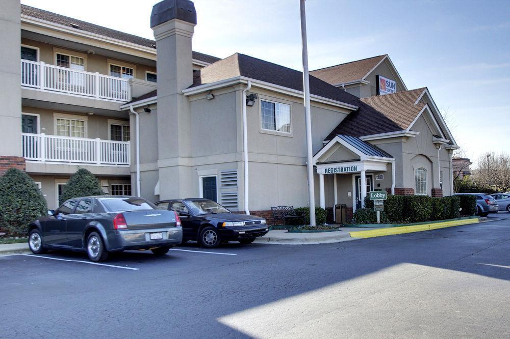 Intown Suites Extended Stay Greensboro Nc - Lanada Eksteriør bilde