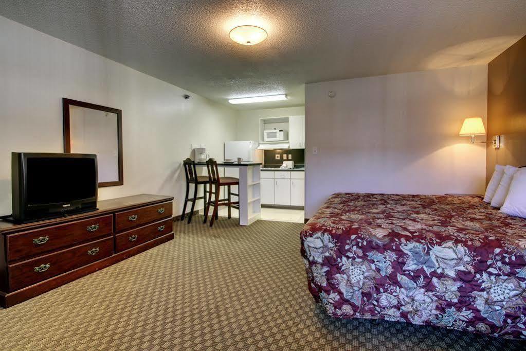 Intown Suites Extended Stay Greensboro Nc - Lanada Eksteriør bilde